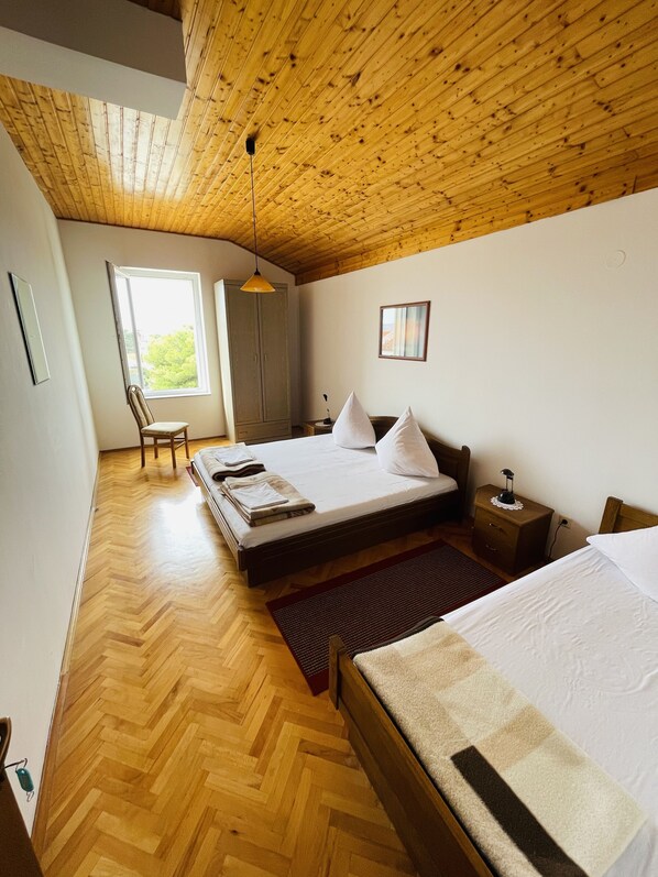 4 Schlafzimmer, Bügeleisen/Bügelbrett, Reisekinderbett, kostenloses WLAN