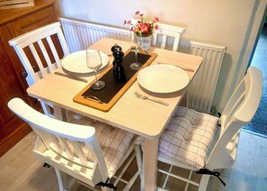 Cottage | Dining