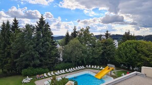 Piscine intérieure, piscine extérieure