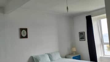 Apartamento, varias camas | 3 dormitorios, tabla de planchar con plancha, ropa de cama