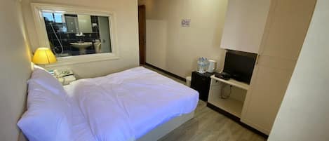 Basic Double Room | Down comforters, free WiFi