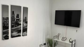 Apartment | 2 bedrooms, iron/ironing board, free WiFi, bed sheets