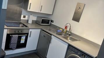 Lägenhet | Eget kök | Kylskåp, mikrovågsugn, ugn och spishäll