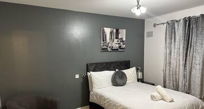 Remarkable 2-bed Apartment in Wolverhampton
