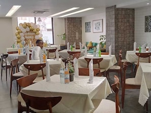 Restaurant - Victoria Mews Hotel (Kampala)