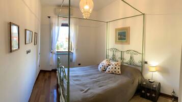 3 Schlafzimmer, Schreibtisch, Bügeleisen/Bügelbrett, kostenloses WLAN