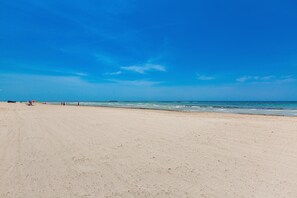 ช  ายหาด