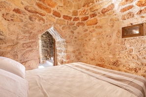 4 chambres, fer et planche à repasser, draps fournis
