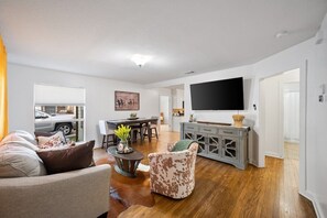 TV, offices - Best Location,Steps to Dickies Arena,Close to TCU! (Fort Worth)