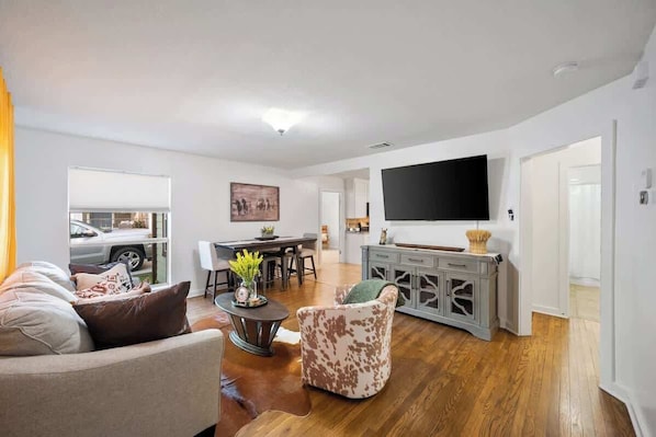 TV, offices - Best Location,Steps to Dickies Arena,Close to TCU! (Fort Worth)