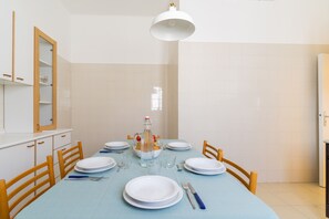 Basic Apartment | Private kitchen