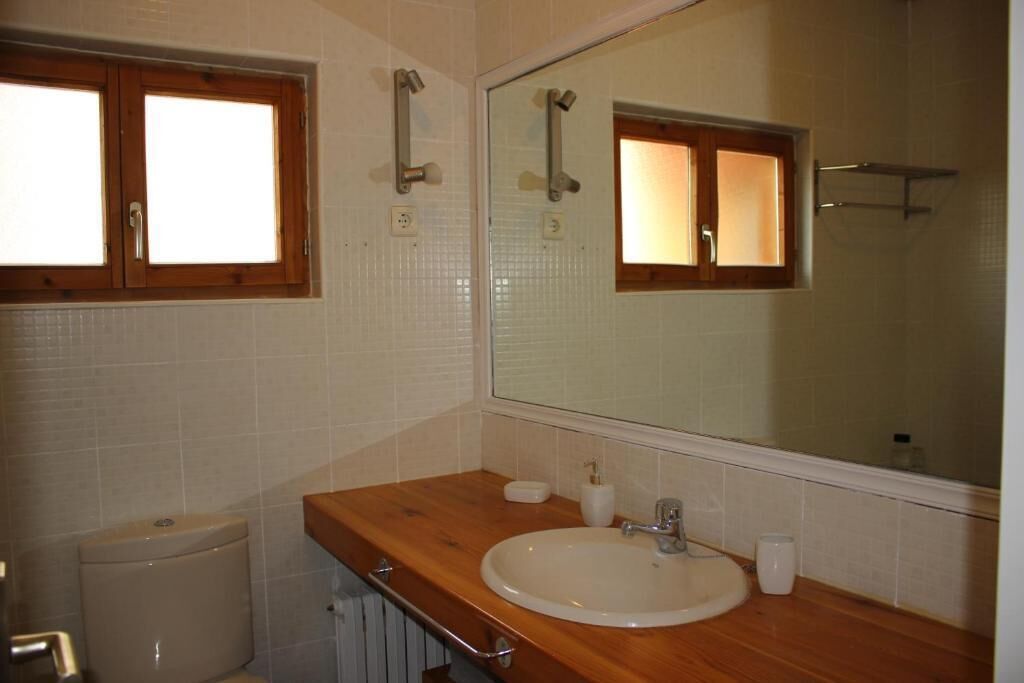 Combinazione doccia/vasca, asciugacapelli, asciugamani, sapone