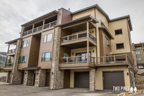 Exterior - Luxury Ski In/Out ᨒ Beaverhead Condo | Hot Tub | 10 Min Walk to Resort (Big Sky)