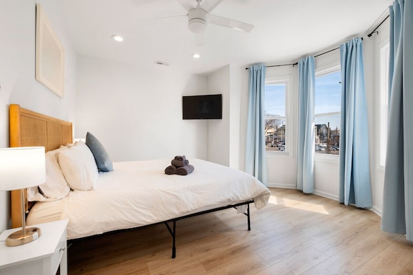 5 bedrooms, iron/ironing board, WiFi (free), bed sheets
