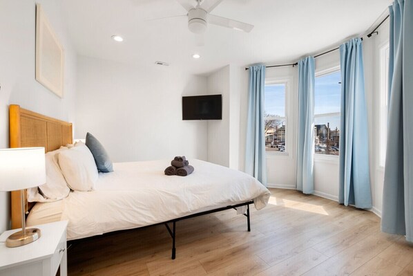 5 bedrooms, iron/ironing board, free WiFi, bed sheets