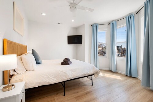 Rhythm & Spirits Beach House: 1-Block to Boardwalk & Casinos