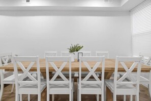 Dining - Orange Loop Beach House · Direct Beer Hall Access+ 1.5Block to Boardwalk (Atlantic City)