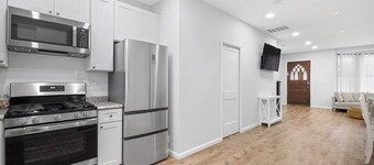 Orange Loop Beach House · Direct Beer Hall Access+ 1.5Block to Boardwalk