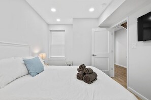 5 bedrooms, desk, iron/ironing board, free WiFi