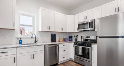 130/Apt 1 · Chic 1 BR Beach Block & Orange Loop Bars/Dining