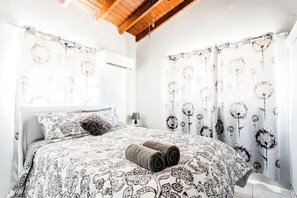 3 bedrooms, in-room safe, desk, iron/ironing board