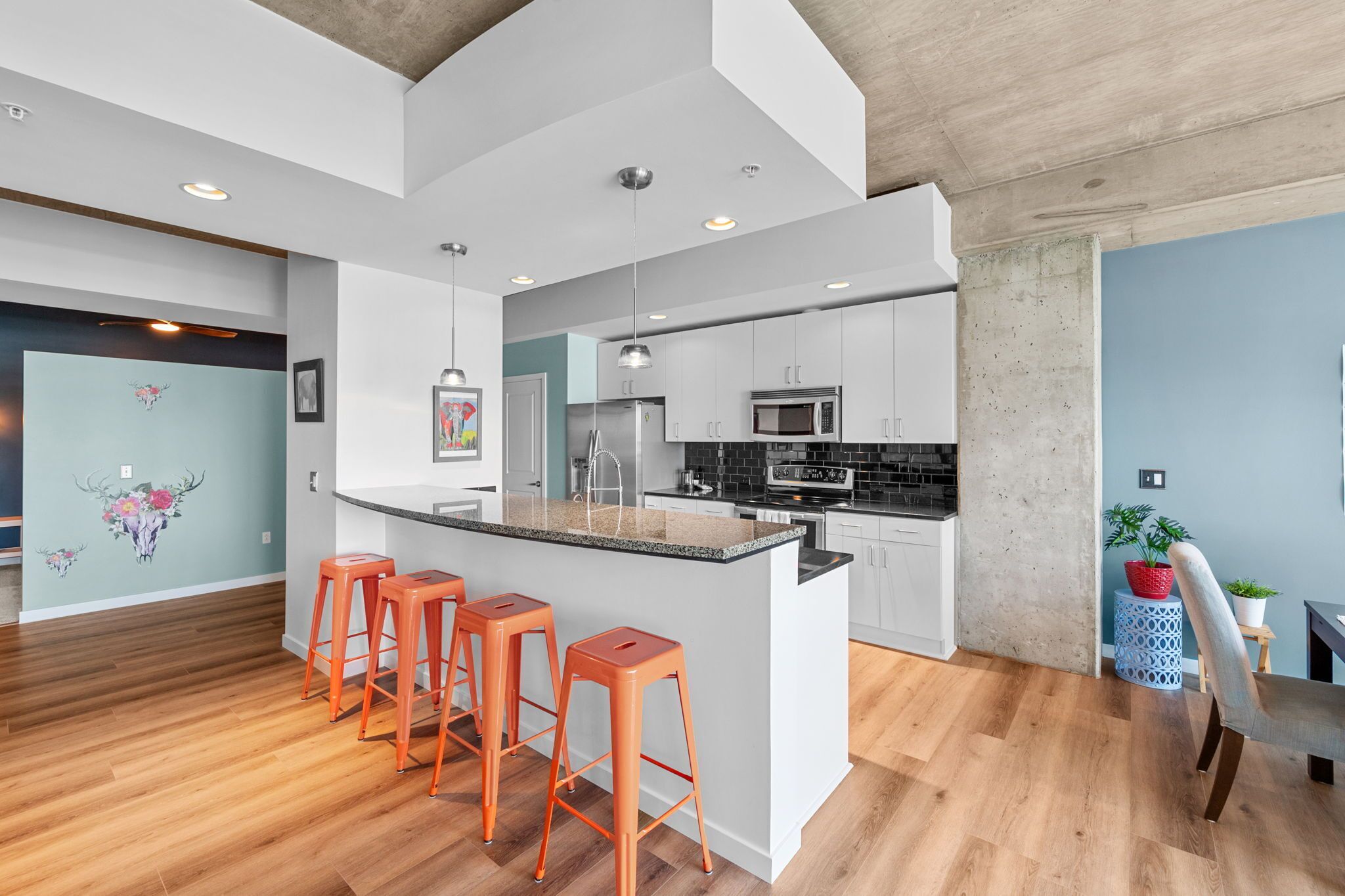 冰箱、微波炉、烤箱、炉灶