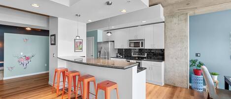 Fridge, microwave, oven, stovetop