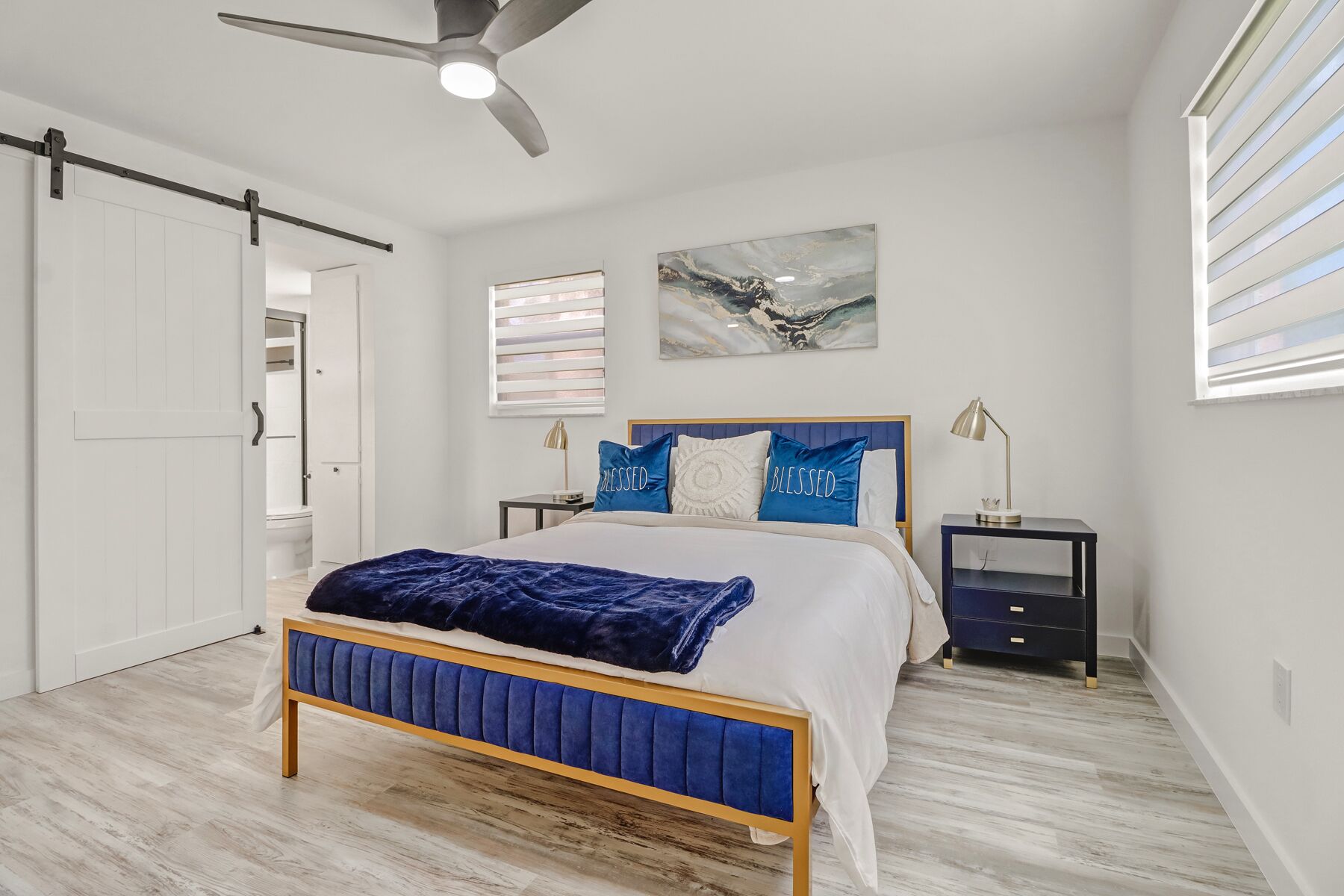 Remodeled condo less than 3 miles to the beach.<br>Location location location!