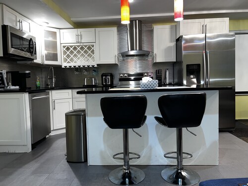 Luxurious home with jacuzzi with tv and pool table and