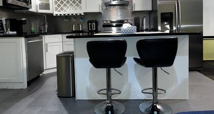 Luxurious home with jacuzzi with tv and pool table and