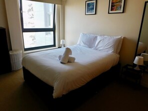 2 bedrooms, desk, iron/ironing board, WiFi