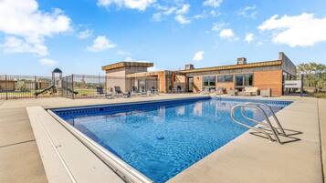 Een verwarmd zwembad