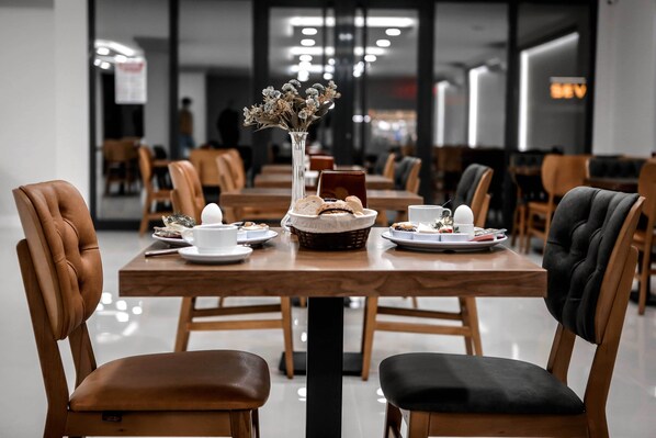 Tägliches inbegriffenes Frühstücksbuffet