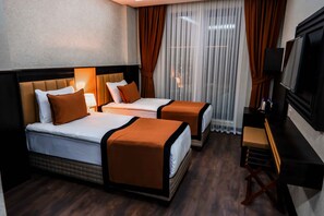 Coffres-forts dans les chambres, fer et planche à repasser