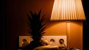 A table with a fruit platter and a lamp.