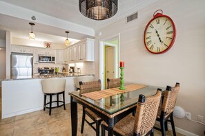 Condo, 2 Bedrooms | Dining