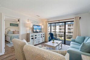 Condo, 2 Bedrooms | Living room