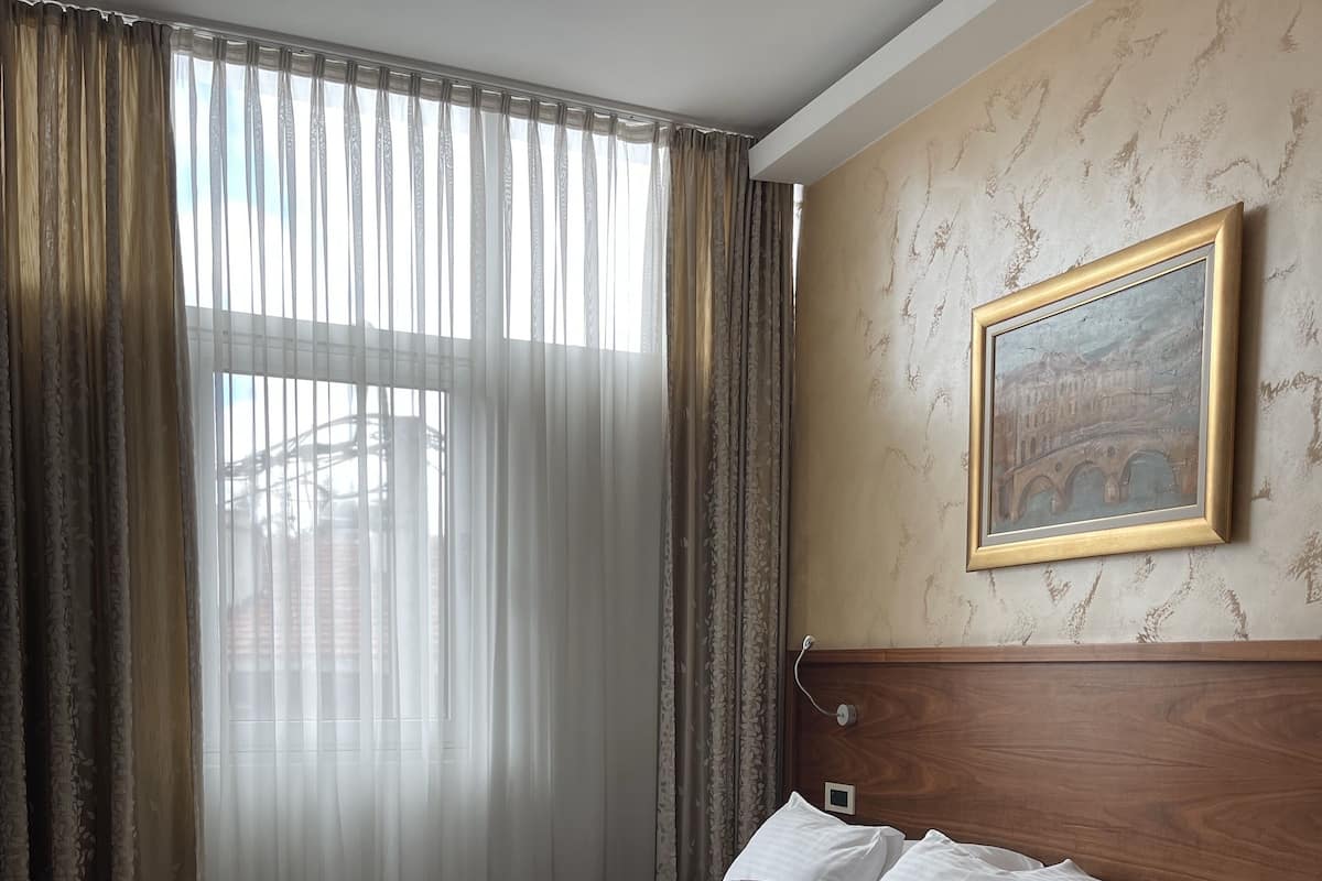Memory foam beds, minibar, desk, laptop workspace