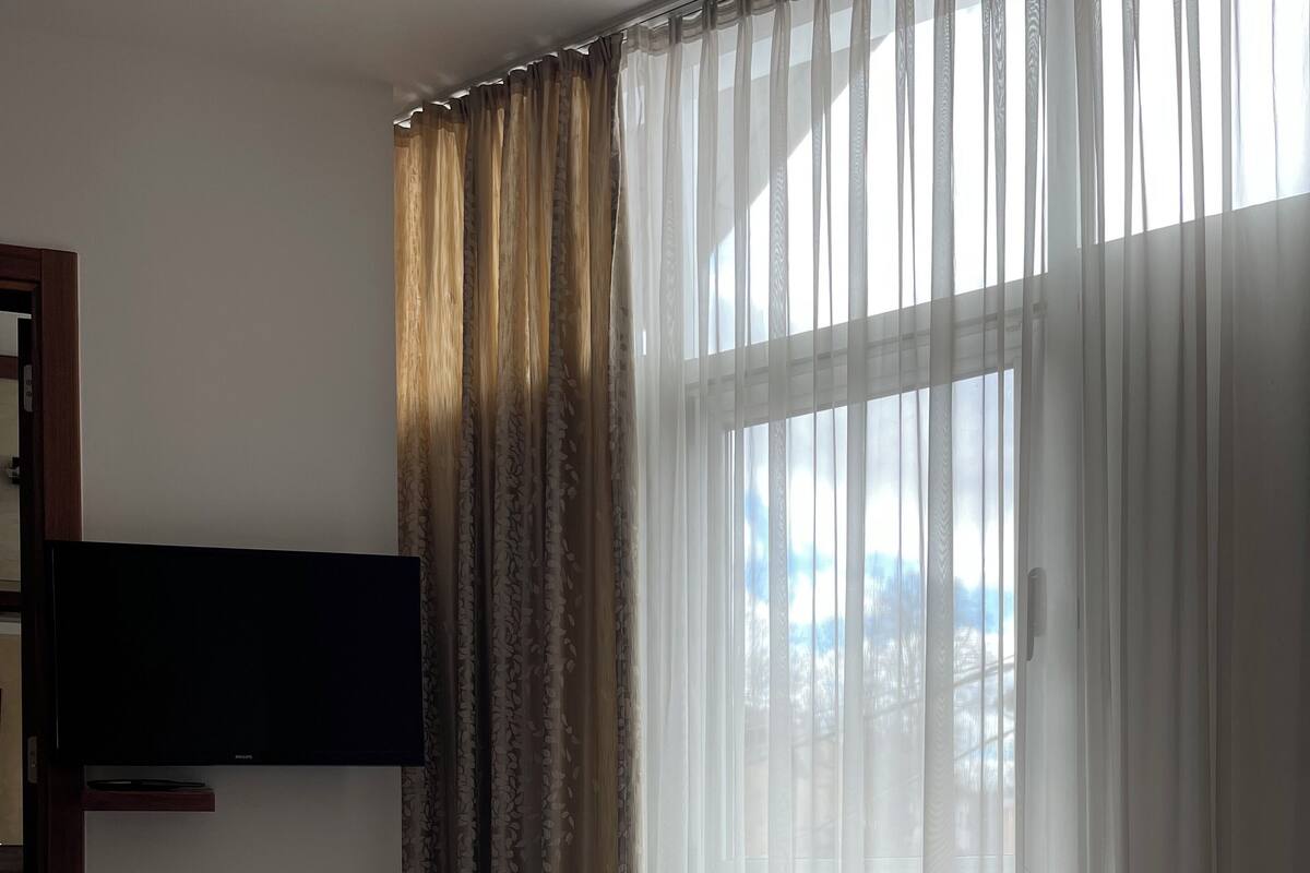 메모리폼 침대, 미니바, 책상, 노트북 작업 공간