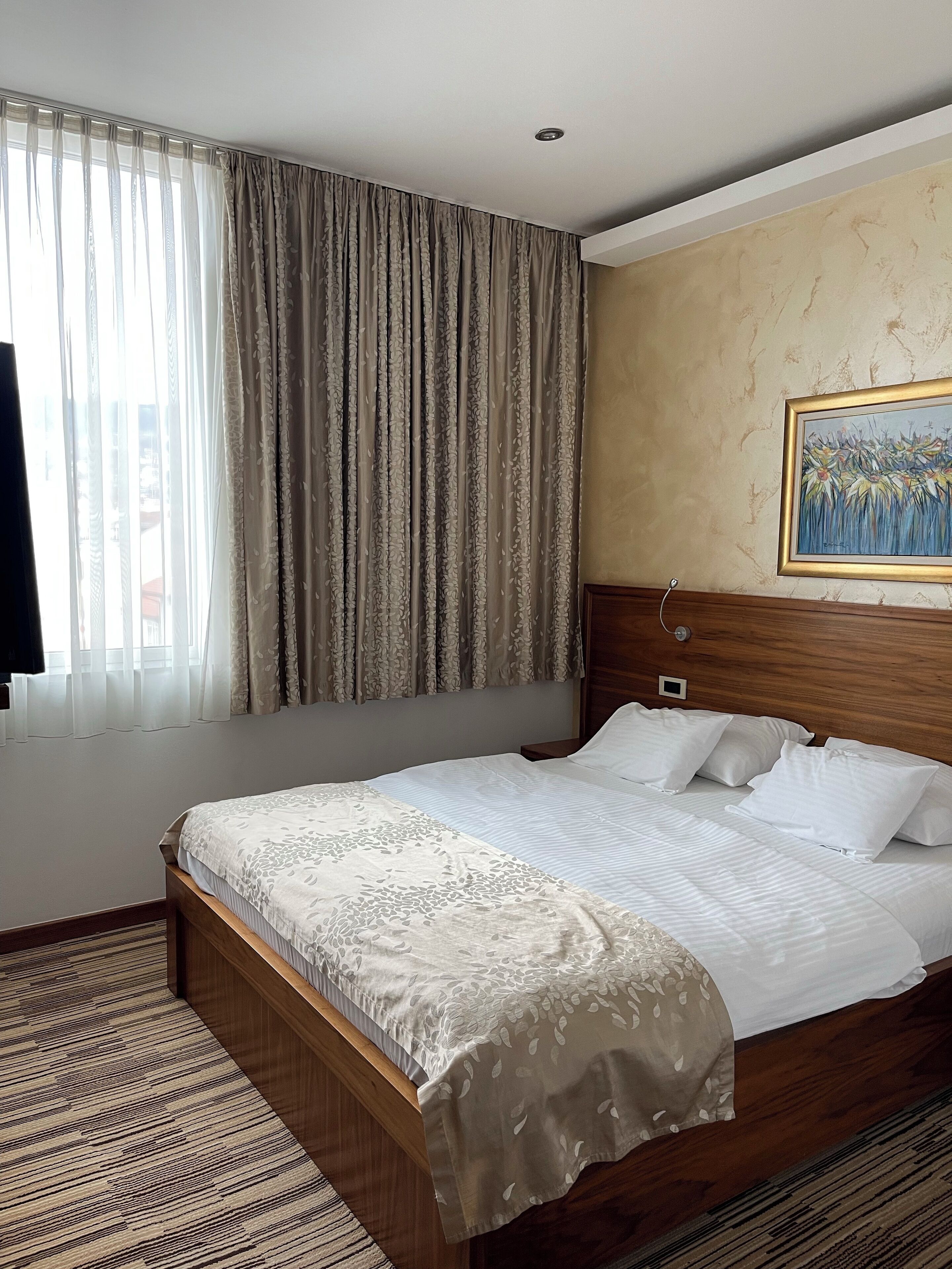 Colchones con efecto memoria, minibar y escritorio 