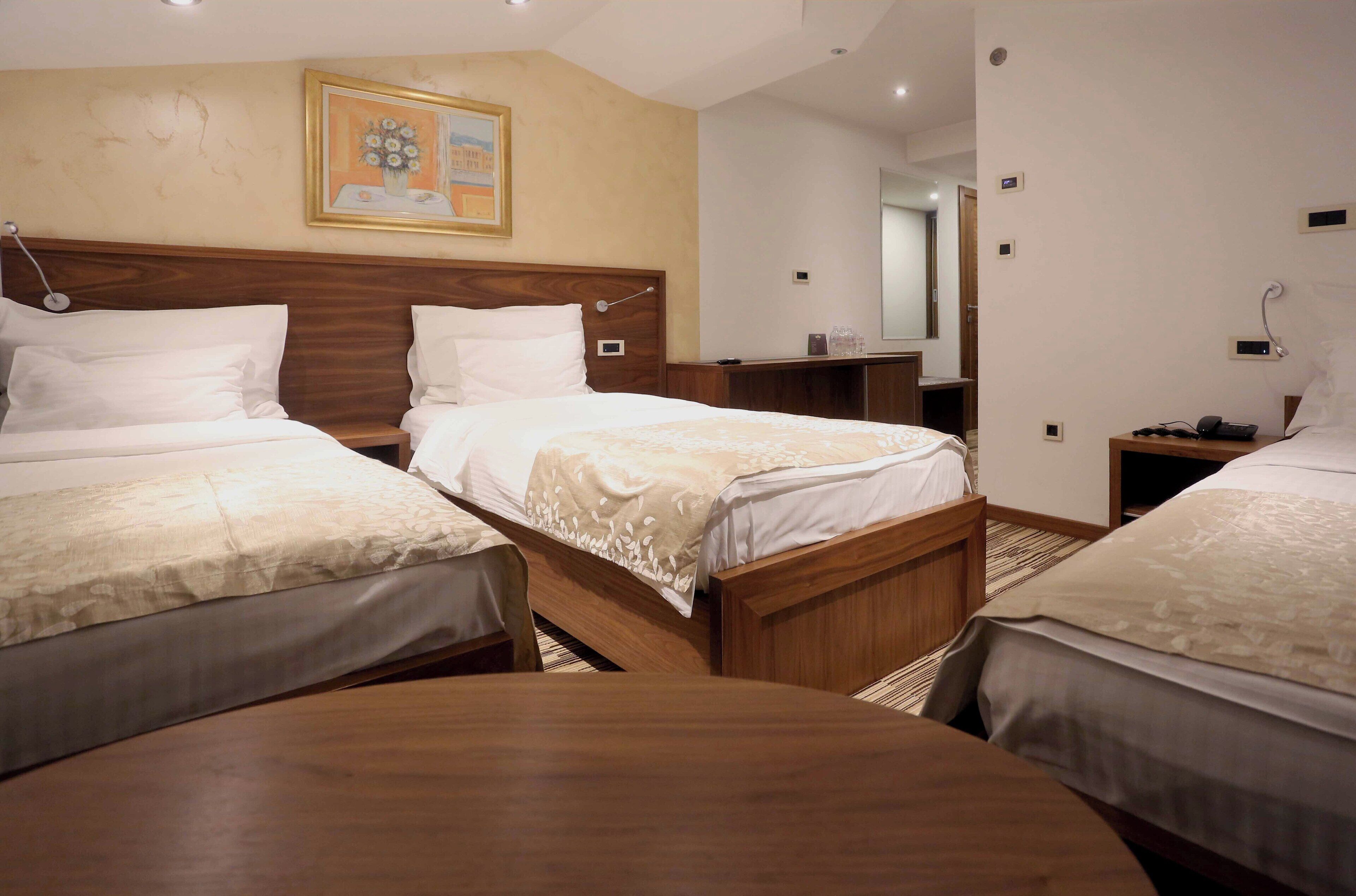 Colchones con efecto memoria, minibar y escritorio 