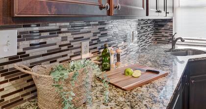 Charming Carnegie Cottage 15 Minutes from Airport & Downtown