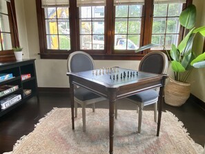 Games room - Charming Carnegie Cottage 15 Minutes from Airport & Downtown (Carnegie)