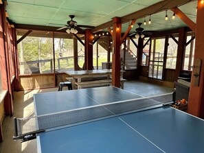 Outdoor dining - The Little Lake Shack- Pet Friendly Treehouse Cabin (Cookson)