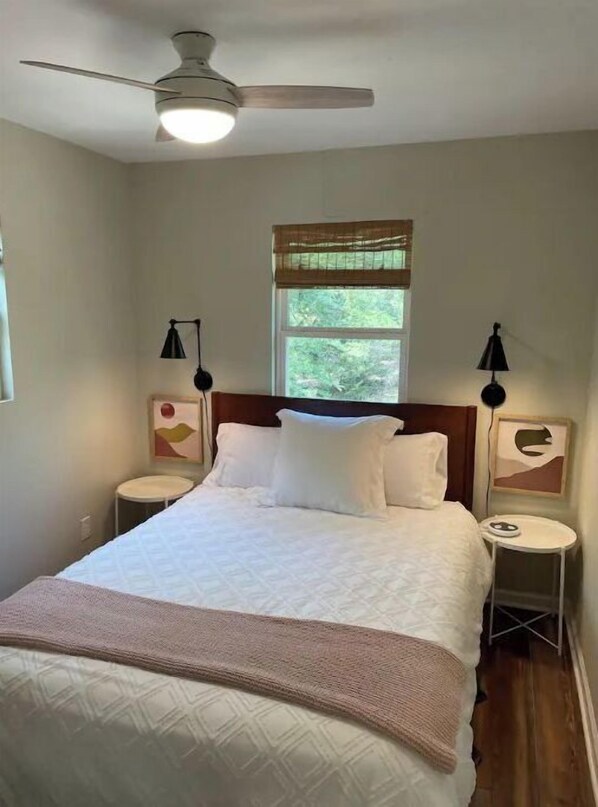 2 عدّة غرف نوم ومكواة/لوح كي وواي فاي مجانًا وملاءات أسرّة