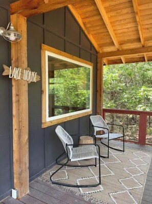 Terrace/patio - The Little Lake Shack- Pet Friendly Treehouse Cabin (Cookson)
