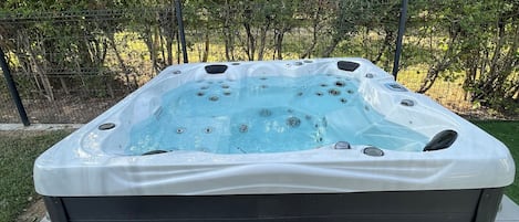 Baignoire à remous extérieure