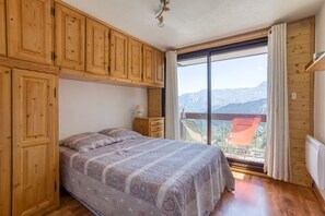 2 chambres, fer et planche à repasser, draps fournis
