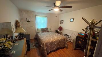 3 bedrooms, iron/ironing board, bed sheets, wheelchair access