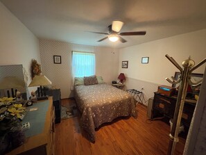 3 bedrooms, iron/ironing board, bed sheets, wheelchair access